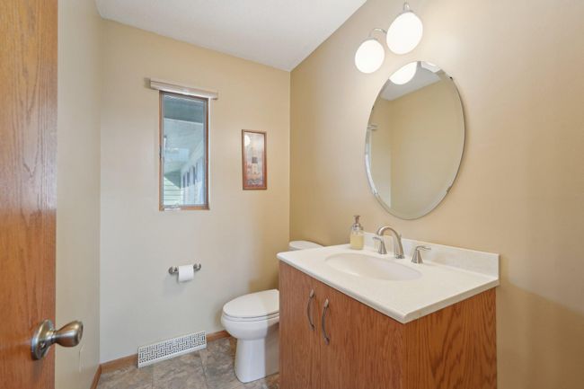 Main Level 1/2 Bath | Image 16