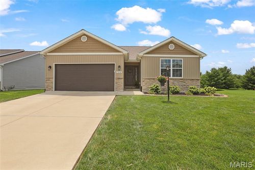 7016 Augusta Dr, Glen Carbon, IL, 62034-3030 | Card Image