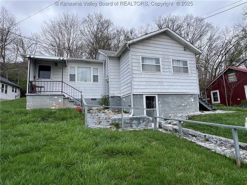 1286 Parkway Dr, Dunbar, WV, 25064-2606 | Card Image