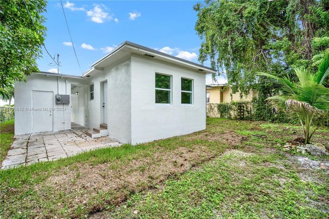 322 Ne 110th Ter, House other with 3 bedrooms, 2 bathrooms and null parking in Miami FL | Image 5