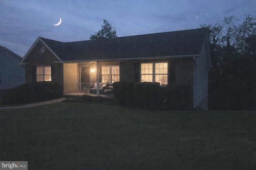 1076 Stuart Dr, FRONT ROYAL, VA, 22630-5303 | Card Image