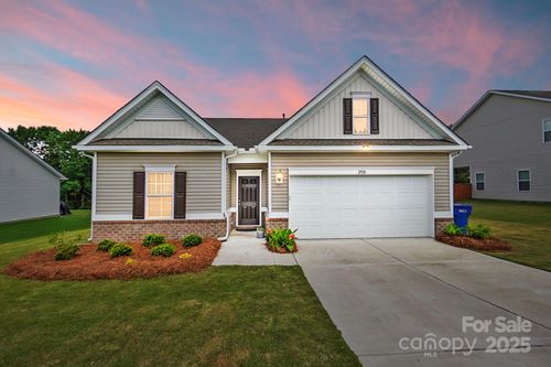 2928 Parkwest Dr, Albemarle, NC, 28001-8220 | Card Image