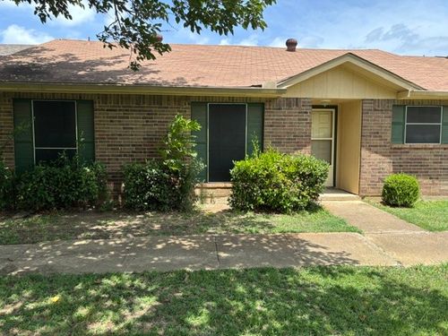 31-22 E Townhouse Ln, Grand Prairie, TX, 75052-5923 | Card Image