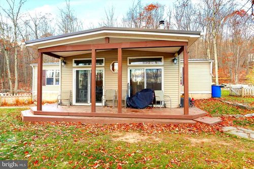 516 Roberts Ln, GREAT CACAPON, WV, 25422-3410 | Card Image