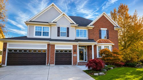 243 Colonial Dr, Vernon Hills, IL, 60061-3818 | Card Image