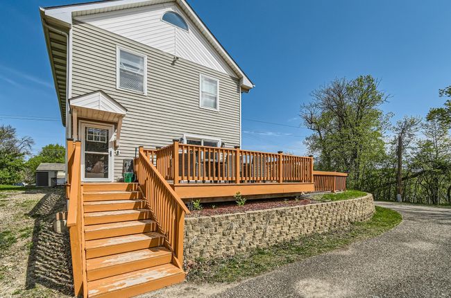 Exterior Front Entry | Image 24