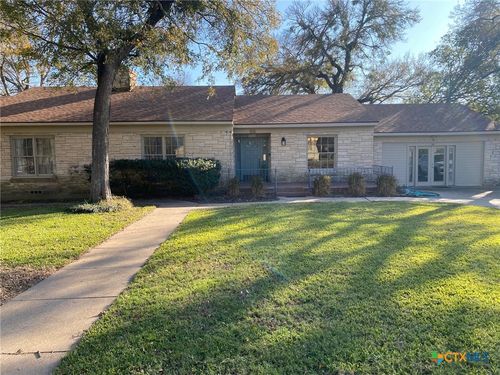 606 College St, Gatesville, TX, 76528-2032 | Card Image