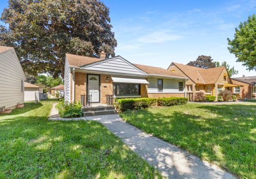 3925 N 79th St, Milwaukee, WI, 53222-2915 | Card Image