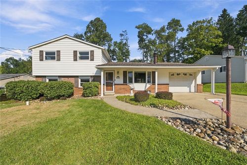 136 Sunrise Dr, Irwin, PA, 15642-8800 | Card Image