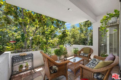 2g-651 Wilcox Ave, Los Angeles, CA, 90004-1110 | Card Image