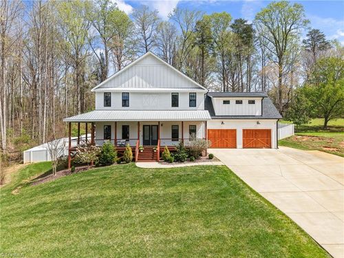 649 Doe Run Dr, Kernersville, NC, 27284-8061 | Card Image