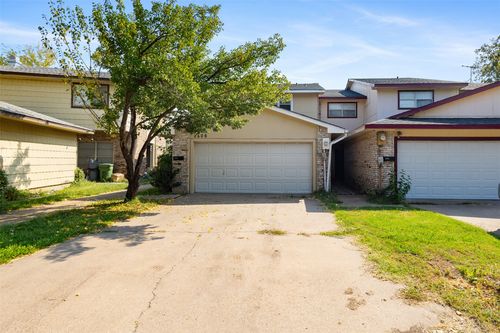 2806 Spring Valley Dr, Bedford, TX, 76021-4312 | Card Image