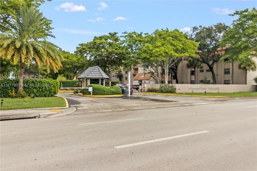 4-481 Ives Dairy Rd, Miami, FL, 33179-5433 | Card Image