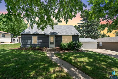 2720 S Summit Ave, Sioux Falls, SD, 57105-4636 | Card Image