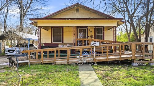 386 E Nacogdoches, New Braunfels, TX, 78130 | Card Image