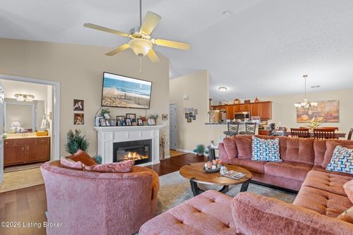 203-9402 Clubview Dr, Louisville, KY, 40291-4878 | Card Image