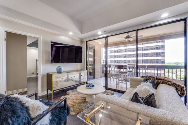 APT-900 - 5909 Luther Ln, Condo with 2 bedrooms, 2 bathrooms and null parking in Dallas TX | Image 16