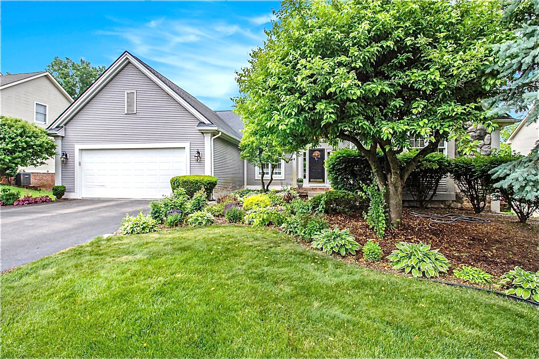 Silverwood Dr, Fenton, MI 48430