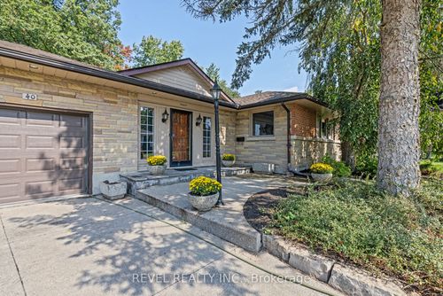40 Bertram Dr, Dundas, ON, L9H4T3 | Card Image