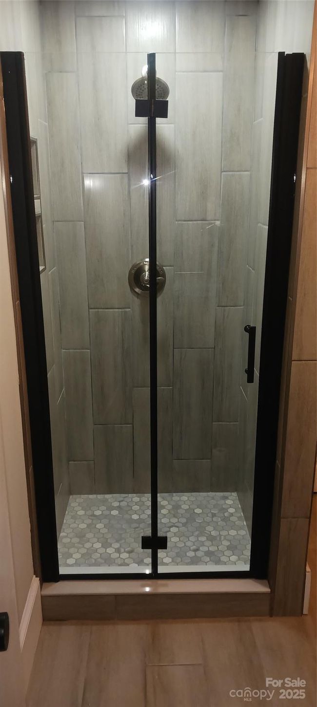 Downstairs Shower | Image 25