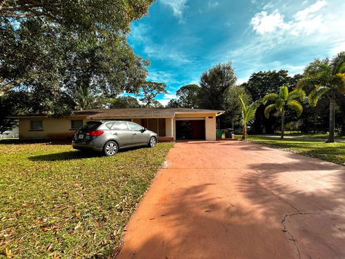 2510 Newport Dr, Fort Pierce, FL, 34982-5618 | Card Image