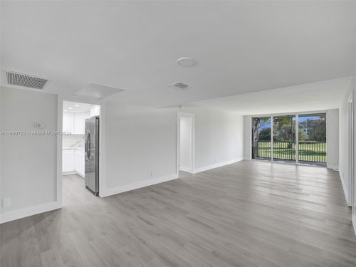 apt-203-3700 Oaks Clubhouse Dr, Pompano Beach, FL, 33069-3622 | Card Image