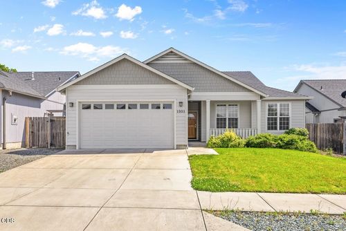 1351 Kime Dr, Medford, OR, 97501-3238 | Card Image
