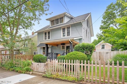 42 Charlotte St, Akron, OH, 44303-1824 | Card Image