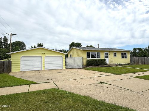 2300 8th Street Nw, Minot, ND, 58703 | Card Image