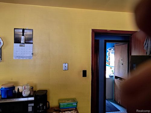 19711 Greeley St, Detroit, MI, 48203-1364 | Card Image