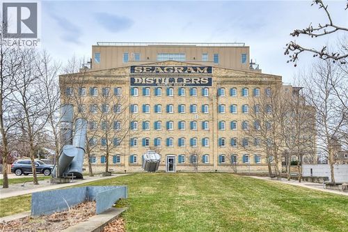 305-3 Father David Bauer Dr, Waterloo, ON, N2L6M1 | Card Image