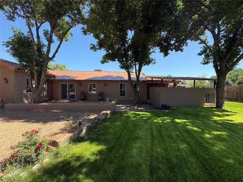 18 Walnut Loop, Espanola, NM, 87532-8206 | Card Image