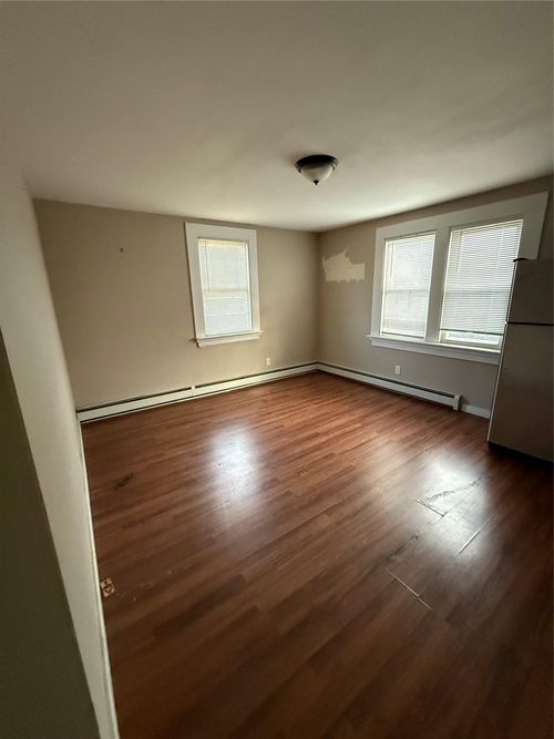 587 Southern Pkwy, Uniondale, NY, 11553-2816 | Card Image