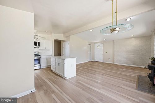512 Dennis Ave, SILVER SPRING, MD, 20901-1715 | Card Image