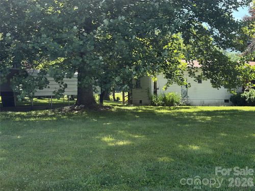42 Country Hearts Ln, Burnsville, NC, 28714-8034 | Card Image