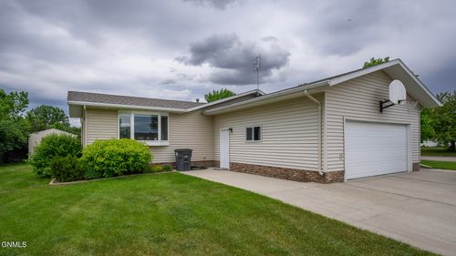 1231 Meadowbrook Drive, Washburn, ND, 58577 | Card Image