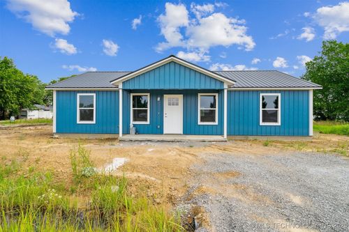 112 E Loy St, Chouteau, OK, 74337 | Card Image
