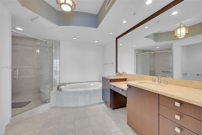 APT-1211 - 1 N Ocean Blvd, Condo with 2 bedrooms, 2 bathrooms and null parking in Pompano Beach FL | Image 19