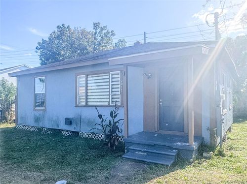 2017 Hemlock St, TAMPA, FL, 33605-6633 | Card Image