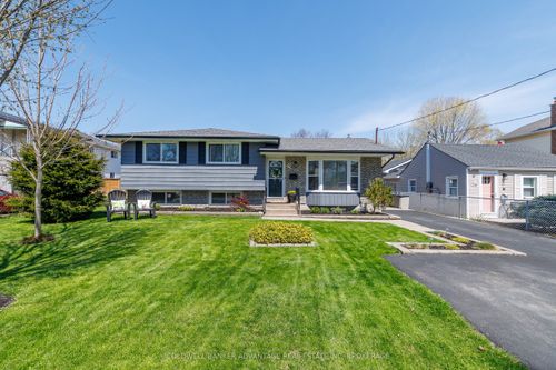 3 Northglen Avenue, St Catharines, ON, L2M1B3 | Card Image