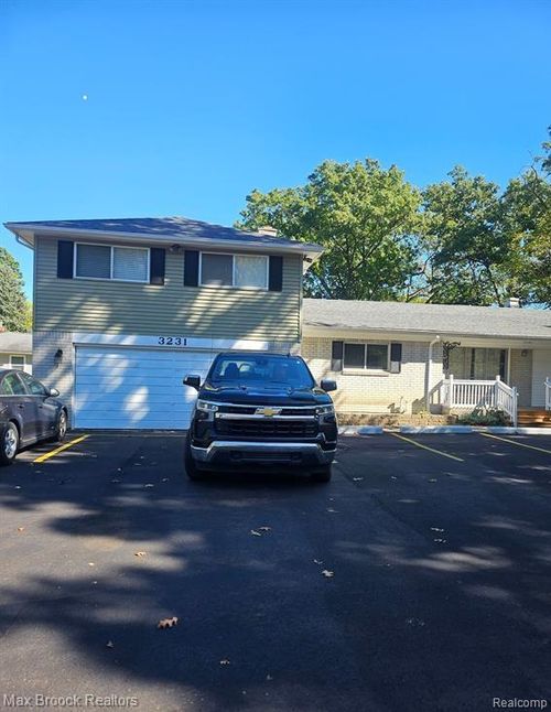 3231 Union Lake Rd, Commerce Twp, MI, 48382-4550 | Card Image