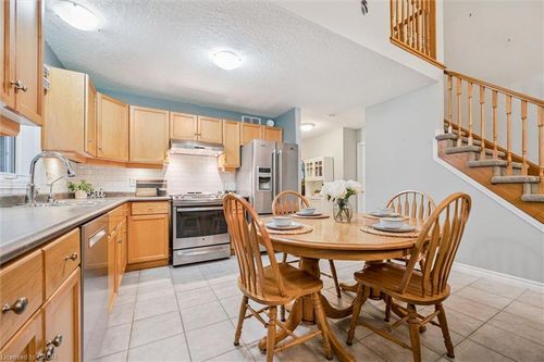 32 Scott St, Fergus, ON, N1M3S2 | Card Image