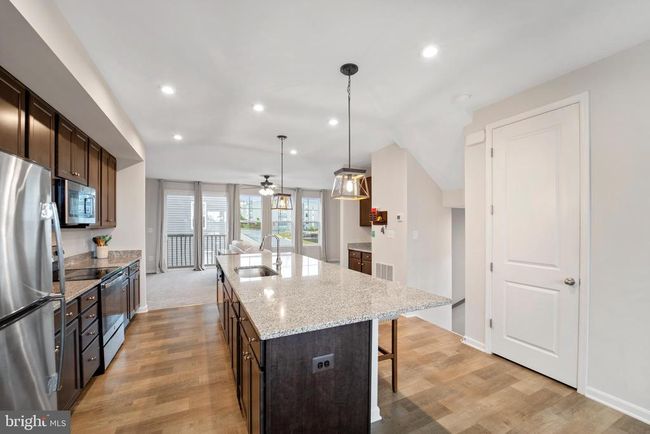 18216 Summit Pointe Dr, Townhouse with 3 bedrooms, 4 bathrooms and null parking in TRIANGLE VA | Image 6