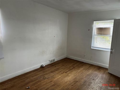 8064 Bliss St, Detroit, MI, 48234-3330 | Card Image