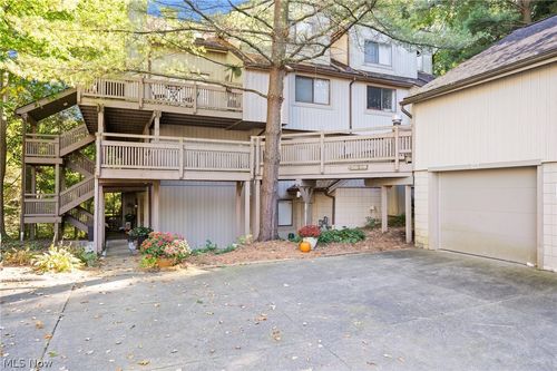 578 Meredith Ln, Cuyahoga Falls, OH, 44223-2590 | Card Image