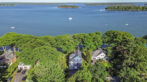 86 Maquoit Dr, Freeport, ME, 04032-6320 | Card Image