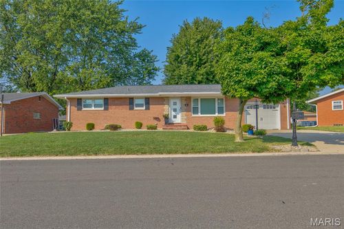 79 Kendall Dr, Wood River, IL, 62095-4011 | Card Image