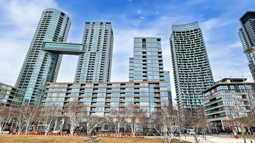 526-10 Capreol Crt, Toronto, ON, M5V4B3 | Card Image