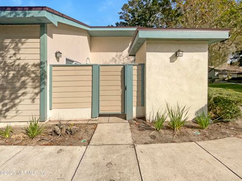 102-102 Courageous Ct N, Jacksonville, FL, 32233-4635 | Card Image