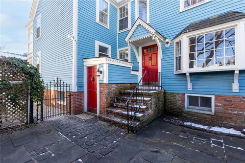 7 Cozzens Ct, Newport, RI, 02840-2508 | Card Image